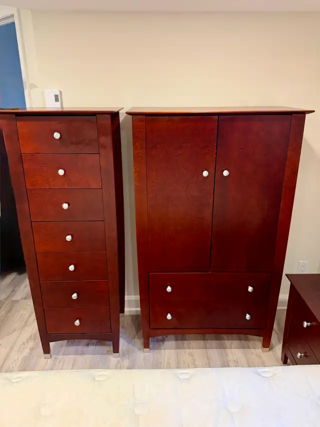 Set de chambre complet Queen en bois 5 bureaux - Fait au Canada in Beds & Mattresses in Laval / North Shore - Image 11