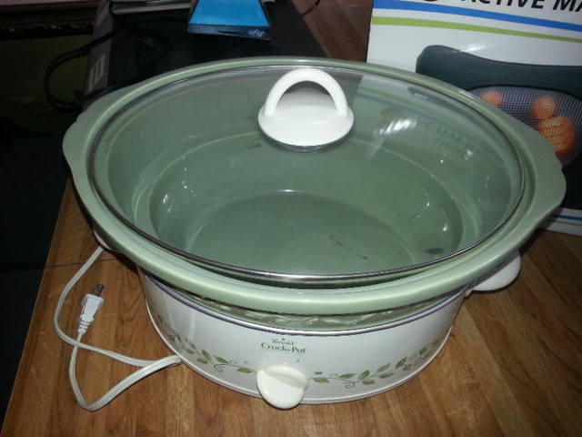 Large crock pot in Microwaves & Cookers in Regina