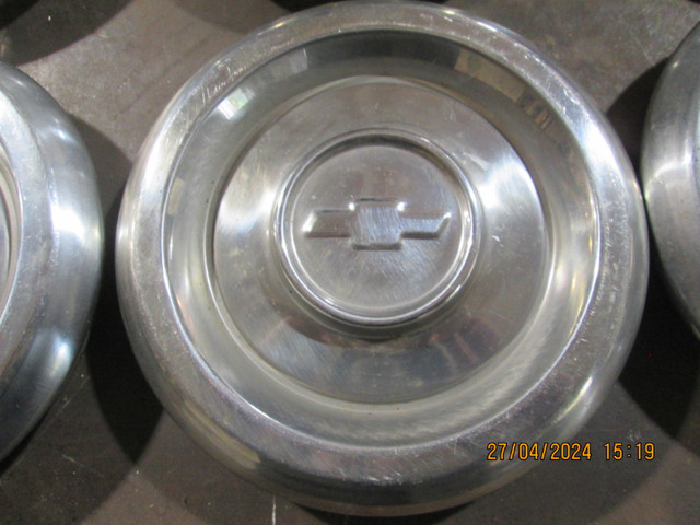 6 vega / monza hubcaps in Other Parts & Accessories in Hamilton - Image 4