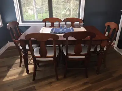 Downsizing...Great opportunity for High Quality Canadian made Canadel solid maple table with leaf ex...