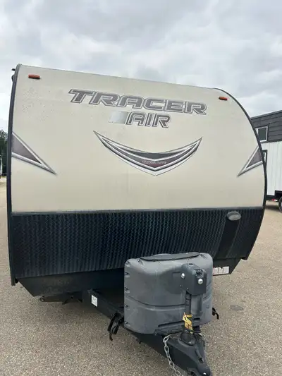 2015 forest river Tracer Air travel trailer, features a 2 slide-out and a bunkhouse. The bunkhouse i...