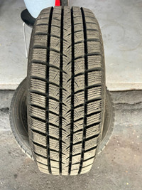 4 pneus hiver Goodyear 205/60/16 presque neuf !
