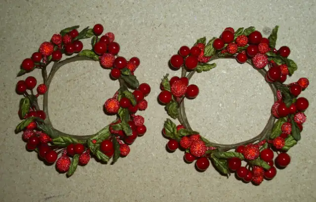 Christmas Berry Wreaths in Holiday, Event & Seasonal in Mississauga / Peel Region - Image 2