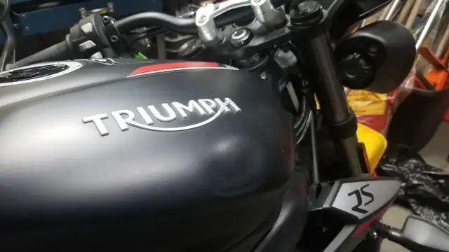 2019 Triumph Street Triple 765cc RS (VERY low mileage) in Sport Bikes in Mississauga / Peel Region - Image 10