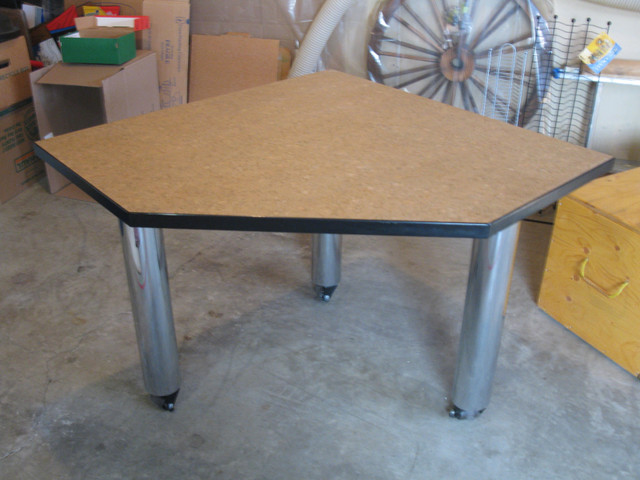 Table corner style in Other Tables in Calgary - Image 2