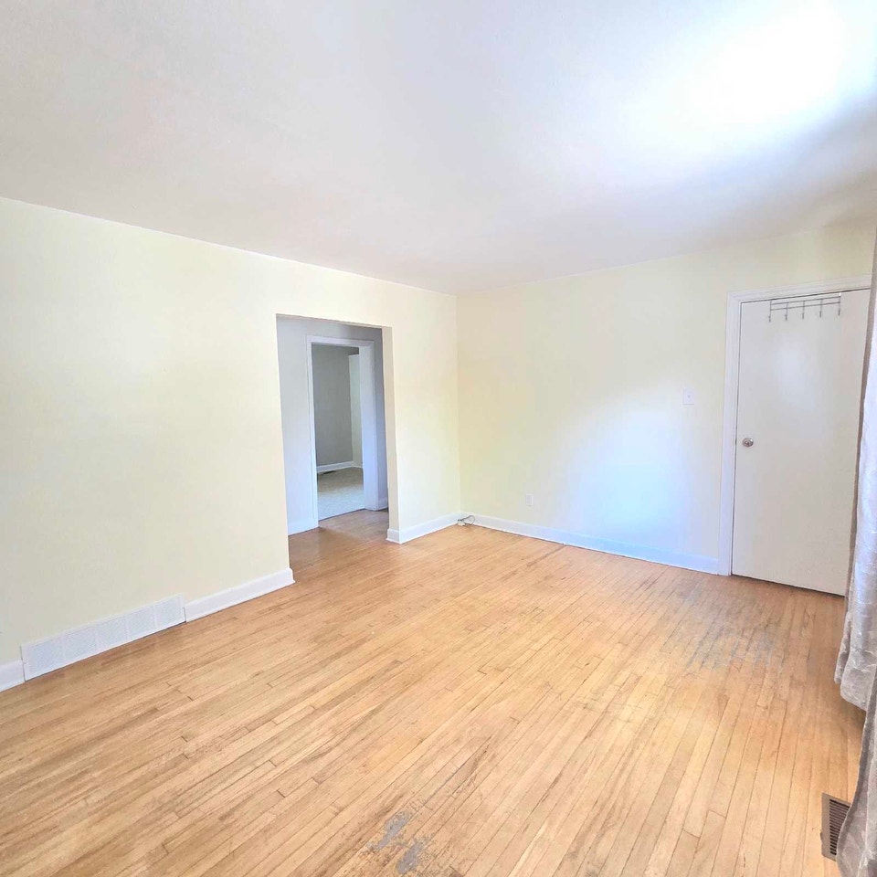 Two bedroom apartment for rent. 3