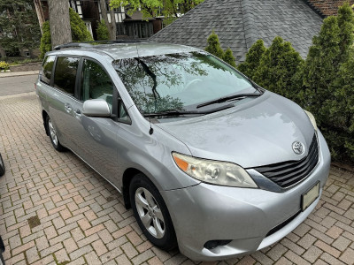 2012 Toyota Sienna - Certified, Clean Carfax, Brand new tires