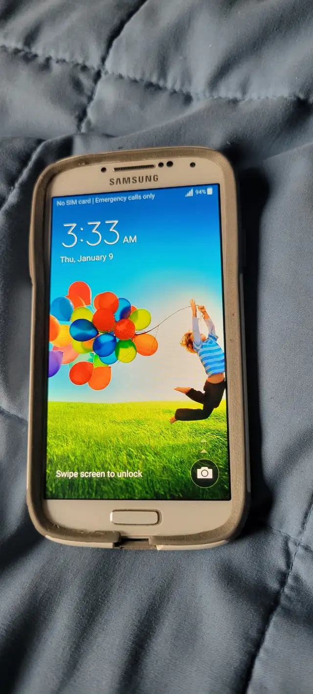Samsung Galaxy S4 smartphone/charger/USB cable/case/+2 batteries in Cell Phone Accessories in Windsor Region - Image 2