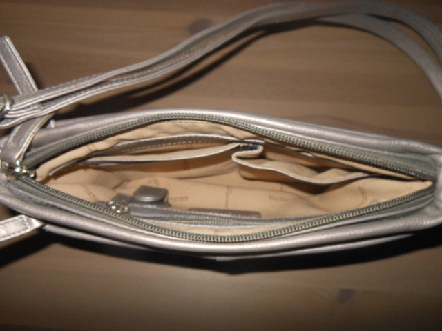 Clutch Purse in Women's - Bags & Wallets in Kelowna - Image 3