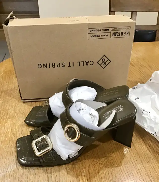 Call It Spring Heels size 10 in Women's - Shoes in City of Toronto - Image 4