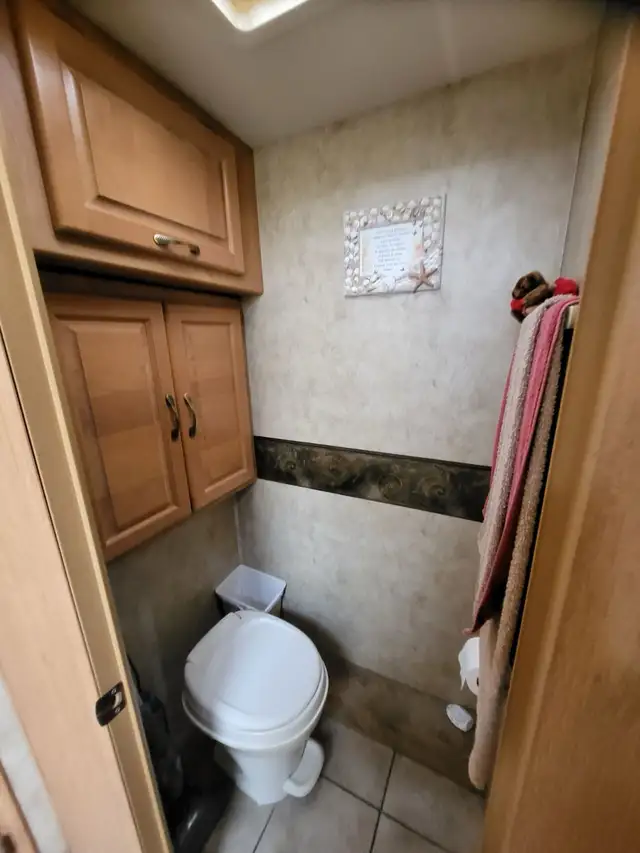 Prêt pour l’aventure Damon Challenger 2006 in RVs & Motorhomes in Saint-Jean-sur-Richelieu - Image 8