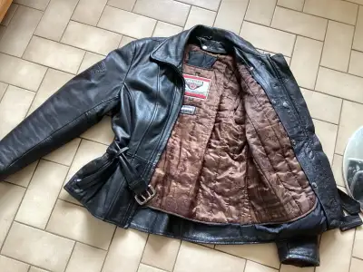 De marque FIRSTGEAR,payé 1400$ pour l’ensemble .Manteau doublure amovible grandeur large. Pantalon d...