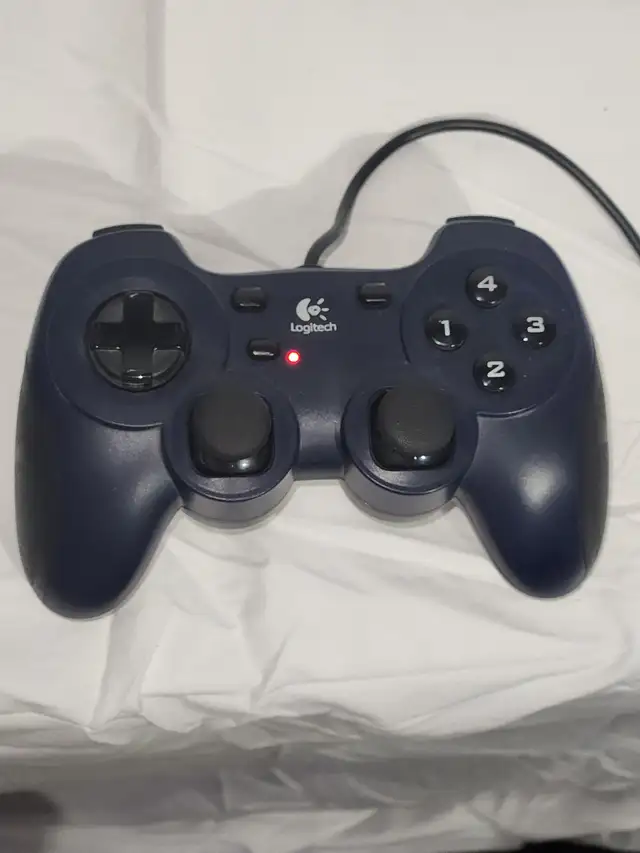 Logitech Dual Action Gamepad USB Game Controller G-UF13A (86324764540184066690121