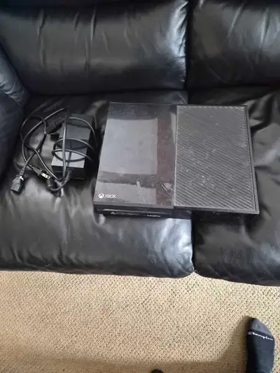Xbox one older Comes with cords No controller