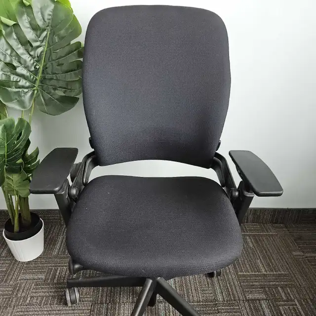 Steelcase leap v2 ergonomic office chair FREE DELIVERY in Chairs & Recliners in City of Toronto - Image 4