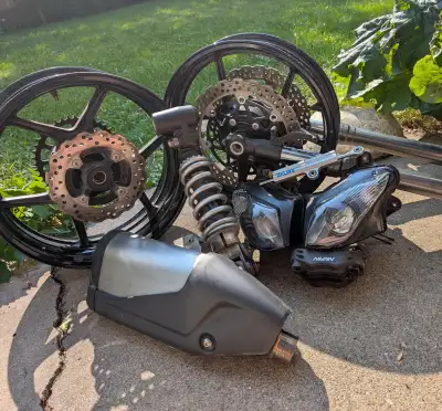 ️ 2012 Kawasaki ZX6R OEM Parts – Low Use – Make Me an Offer Hey folks – I'm parting ways with a batc...