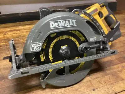 DEWALT 60v MAX BR. FLEXVOLT 7 1/4” WORMDRIVE SAW/BRAKE/6.0 BATT., View more