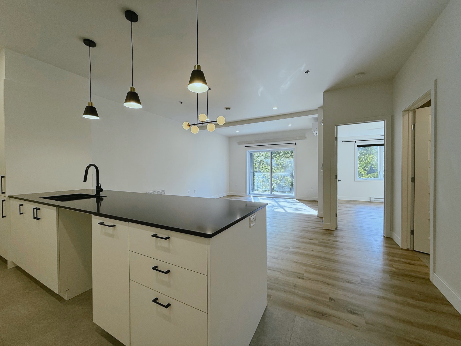 DISPO 1er JUILLET - 3.5 FACE À LA RIVIÈRE - DRUMMONDVILLE — photo 2