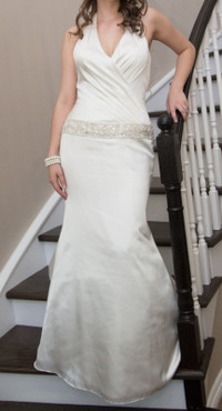 Ivory Wedding Dress (size 8) with matching veil