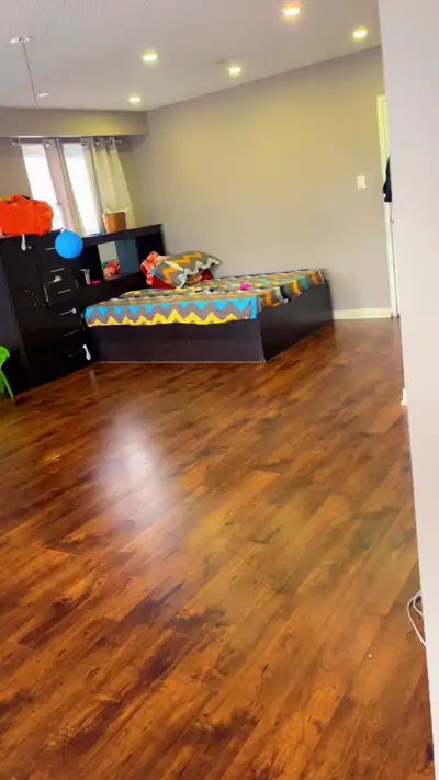 Room is available near Albion mall . All included i. Rent all amenities near by