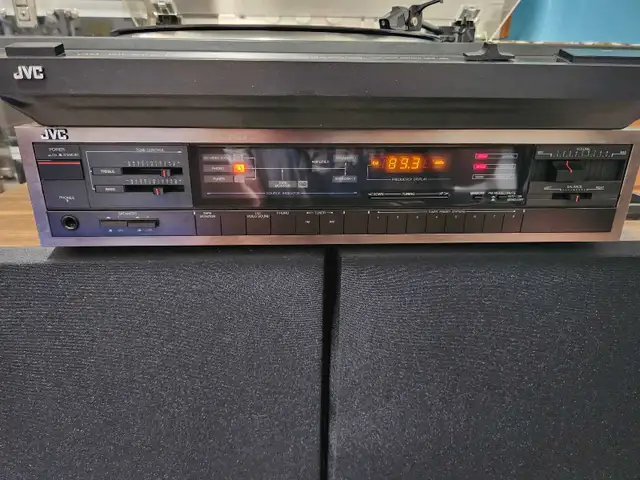 JVC - Turntable Receiver Stereo System in Stereo Systems & Home Theatre in Edmonton - Image 4