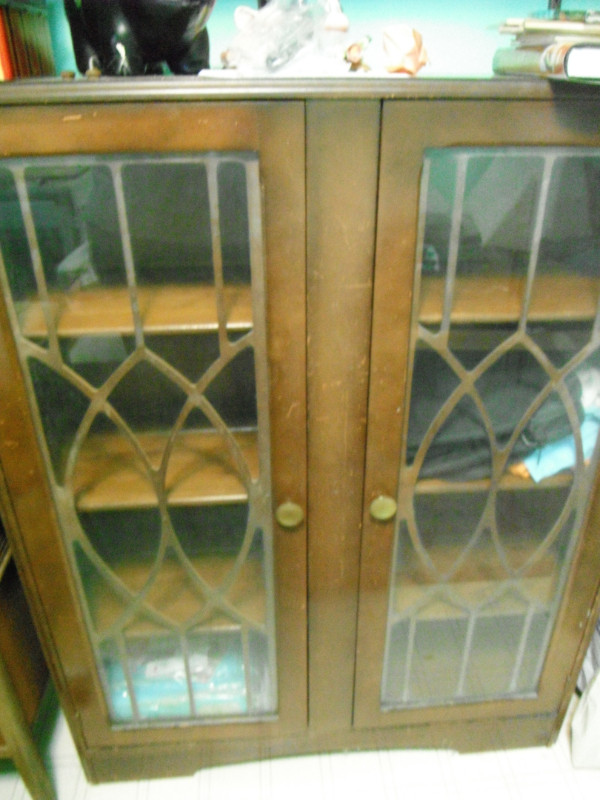 Vintage Dining Room China Cabinet in Hutches & Display Cabinets in Oshawa / Durham Region - Image 3