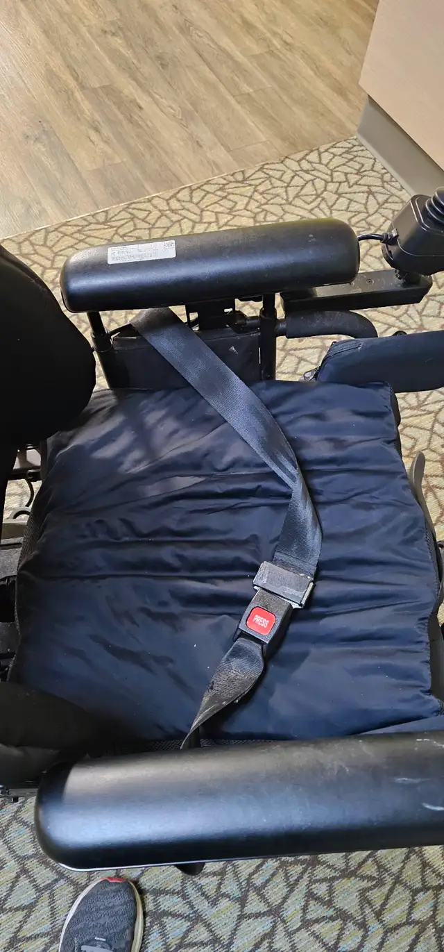 Q6 Quantum Edge 3 Stretto Power WheelChair62863735852161124