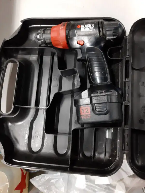 MAKITA,B&D Drills, battery chargers, carrying bag. in Hand Tools in Markham / York Region - Image 4