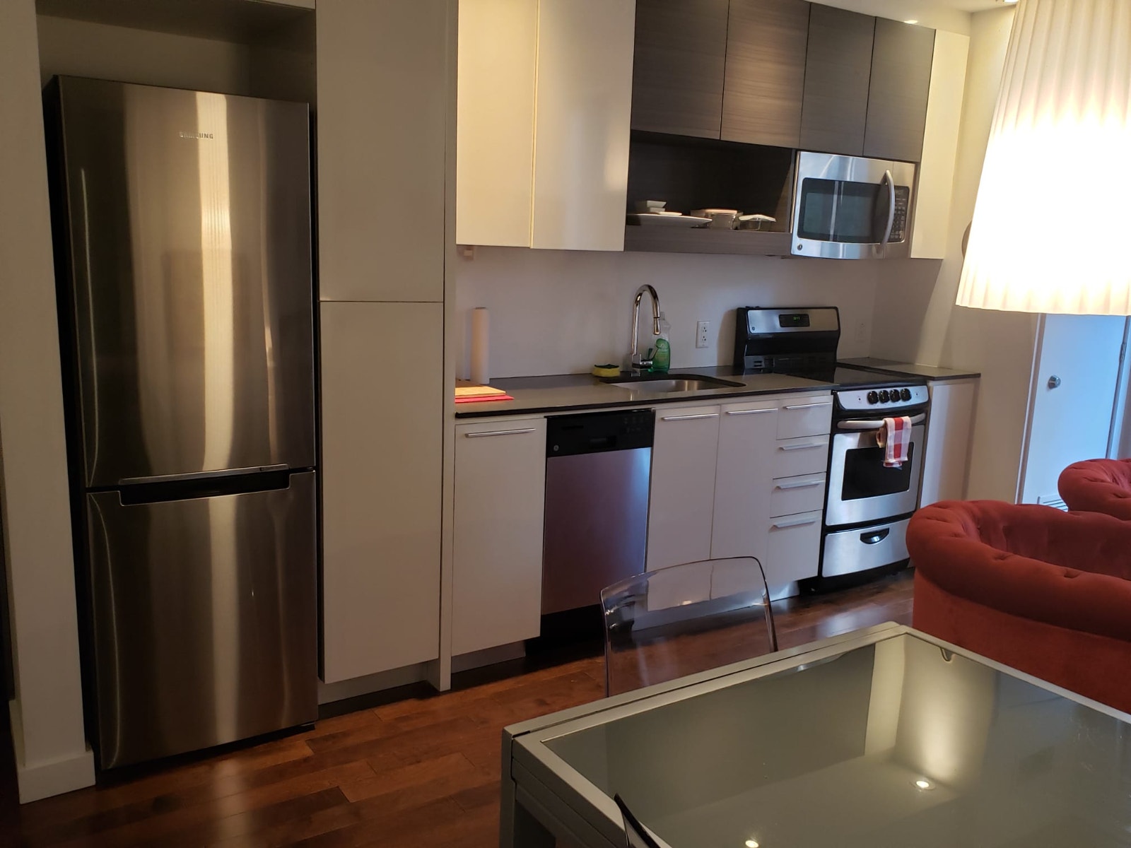 Condo luxueux meublé avec balcon et terrasse sur le toit — photo 2