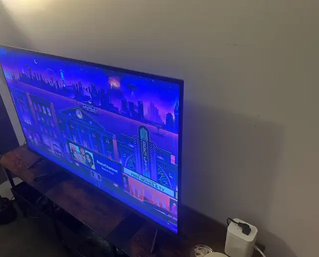 Hisence Vidda 43' Smart TV - used in TVs in City of Toronto - Image 4