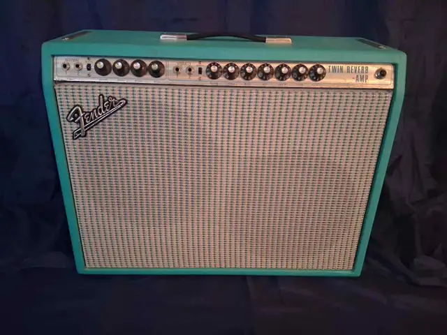 VINTAGE FENDER TWIN-REVERB in Amps & Pedals in Laval / North Shore - Image 2