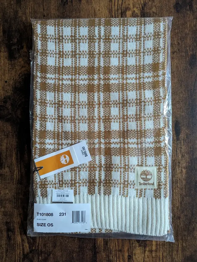 Timberland Women's Plaid Scarf (NWT) in Women's - Tops & Outerwear in Mississauga / Peel Region - Image 2