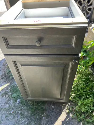 1 Kitchen Cabinet 18x25x35 inches perfect condition, View more