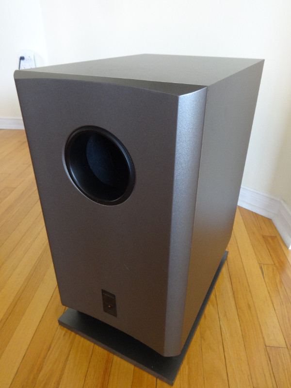 Onkyo SKW-240 150W Powered Subwoofer for sale in Speakers in Markham / York Region - Image 2