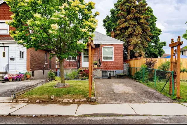 Bunaglow For Rent Keele Eglington