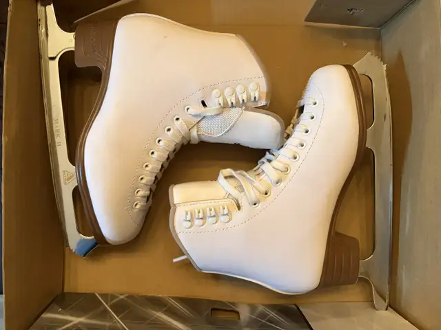 Jackson Excel Figure Skates – Ladies/Women’s Size 4 – $60 in Skates & Blades in Calgary - Image 4