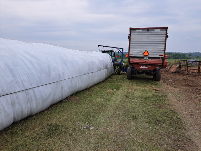 Custom Silage Bagging in Farming Equipment in Gatineau - Image 2