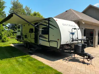2017 outback 276UBH with air conditioning Always stored inside 27 ft long with bunk house and master...