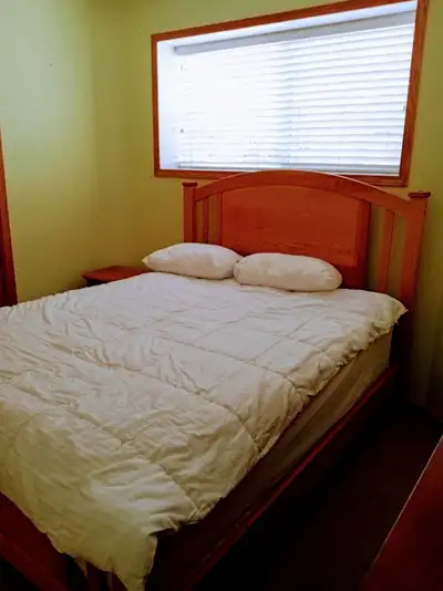 BEDROOM FOR RENT-SHARE ACCOMMODATION IN QUIET EXECUTIVE HOME