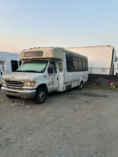 1997 Ford Shuttle Bus Excellent to turn into a motorhome and customize it to your taste Passenger se...