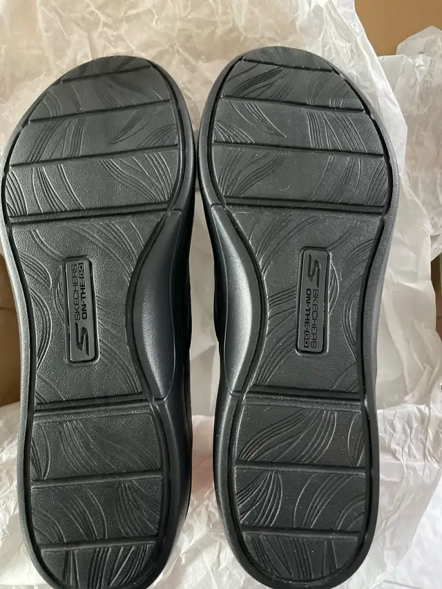 New Skechers Shoes Size8 in Women's - Shoes in Oakville / Halton Region - Image 4