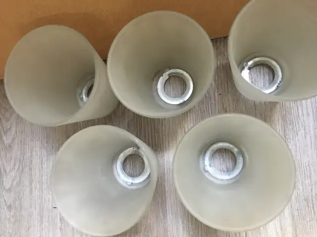 Glass lamp shades 5 pcs in Indoor Lighting & Fans in City of Montréal - Image 4