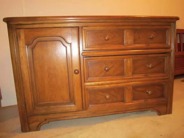 Oak Dresser in Dressers & Wardrobes in City of Toronto - Image 3
