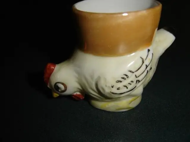 Lusterware "Chicken" Egg Cup65048389410433121