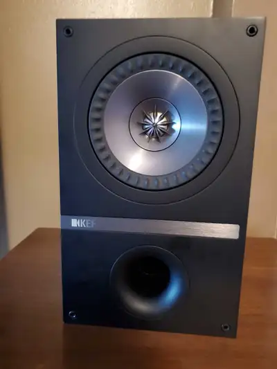 Kef Q100 Bookshelf speakers, View more