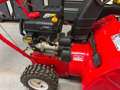 24 inch Troy-bilt Snowblower Electric and pull start New Carb $650 obo May deliver based on request