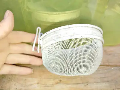 20 nids métal plastic canaris/ serins/ pinsons * 20 canary nests, View more