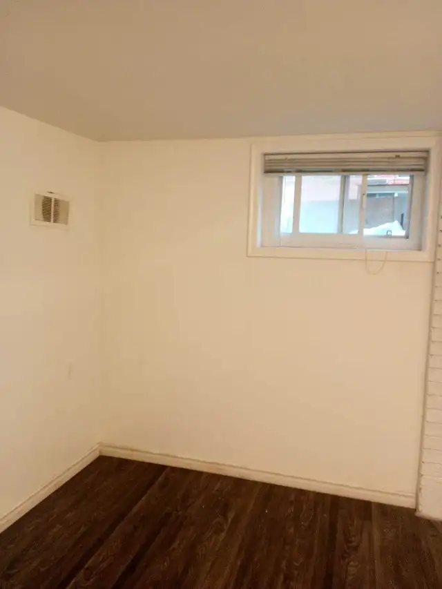 Room for Rent in Room Rentals & Roommates in Oshawa / Durham Region - Image 3