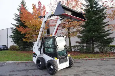*Spacious Cab Design: UHI Machiner family-style cab with ample space and wide visibility. *Automatic...