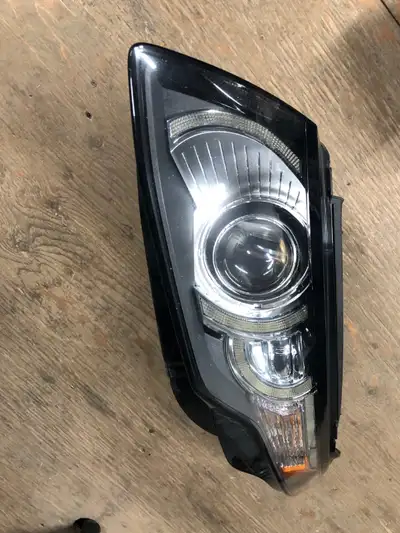 We have a used 2012-2015 Land Rover Range Rover Evoque Driver Side Headlight in good overall conditi...